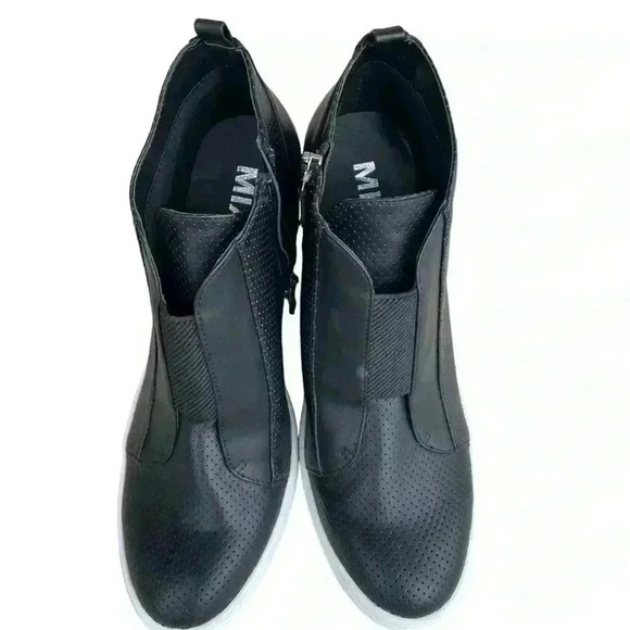 MIA Christie woman’s wedge booties black size 8.5 side zipper. Never worn - Picture 3 of 6